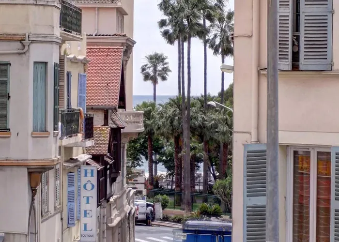 Cannes Plage 2Mn/45M2/Vue Mer/Inernet/Clim/Parking Prive