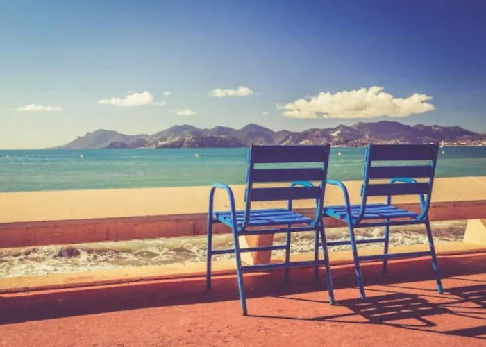 Cannes Plage 2Mn/45M2/Vue Mer/Inernet/Clim/Parking Prive